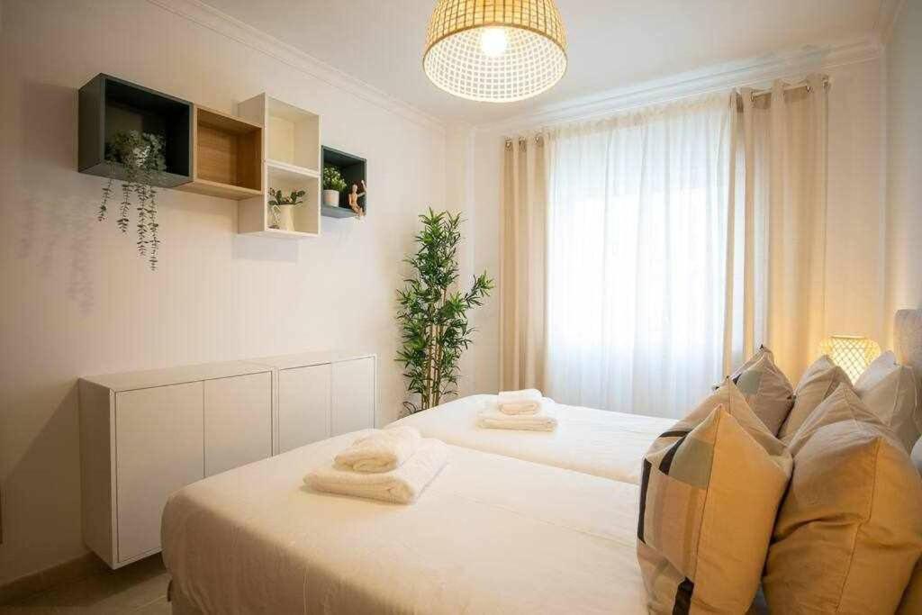Modern 3br W/ Lg Terrace, Bbq, Ac & Parking