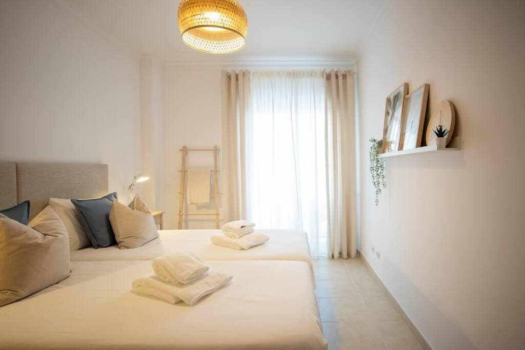 Modern 3br W/ Lg Terrace, Bbq, Ac & Parking Apartment Tavira