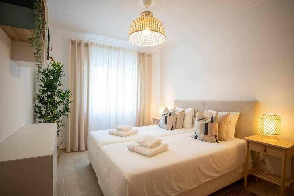 Modern 3br W/ Lg Terrace, Bbq, Ac & Parking * Tavira