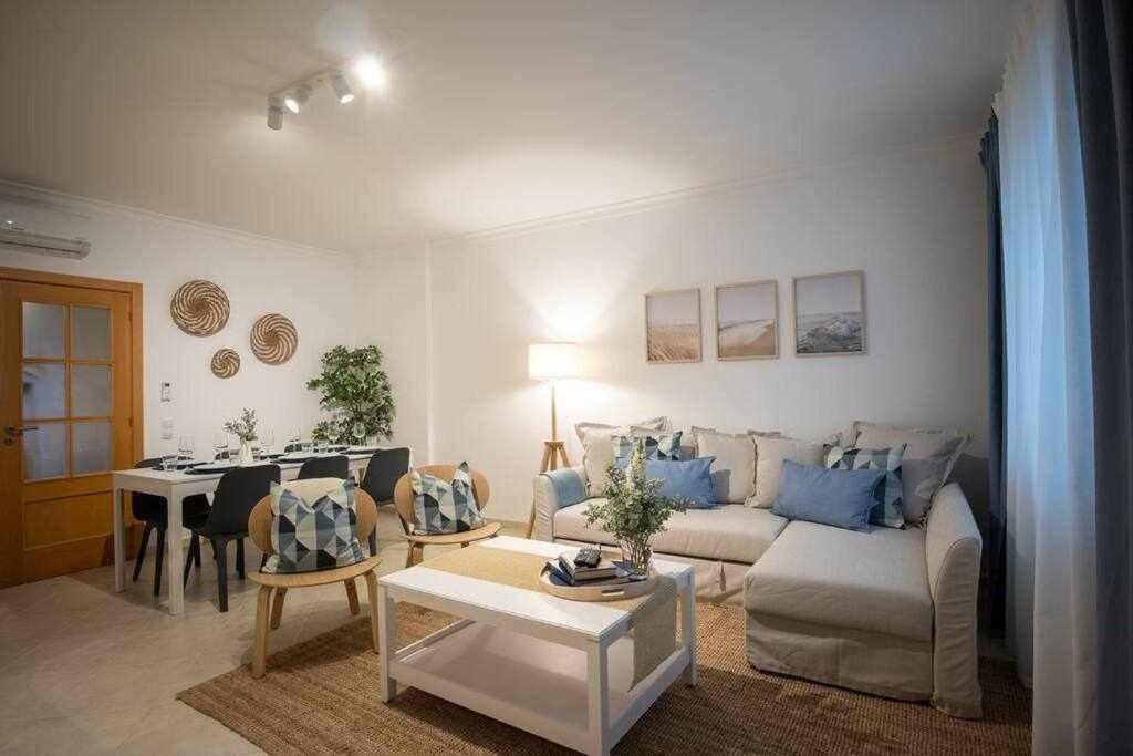 Modern 3br W/ Lg Terrace, Bbq, Ac & Parking * Tavira