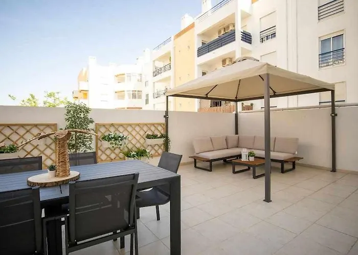 Modern 3Br Apt W/ Lg Terrace, Bbq, Ac & Parking