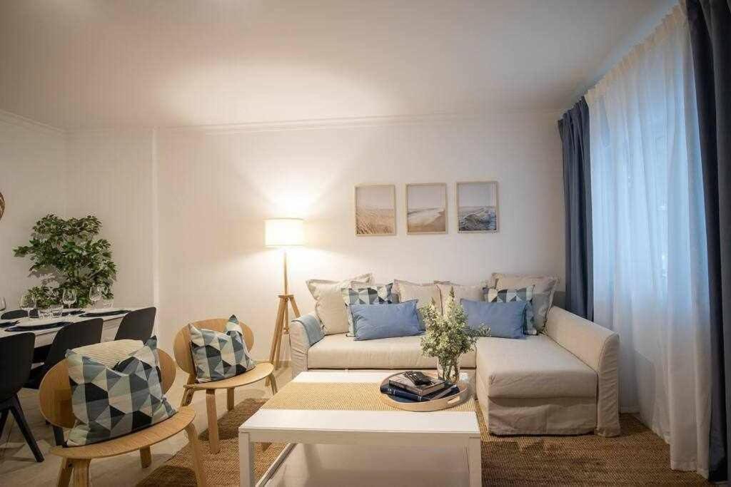 Modern 3br W/ Lg Terrace, Bbq, Ac & Parking Apartment