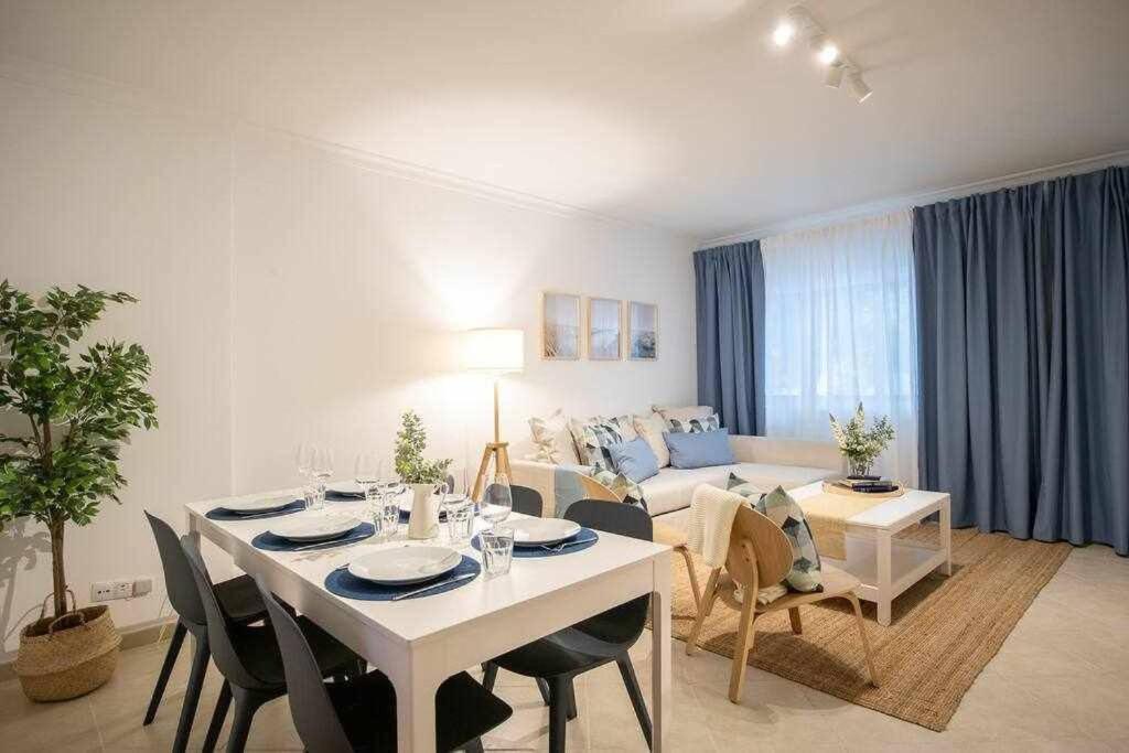 Modern 3br W/ Lg Terrace, Bbq, Ac & Parking
