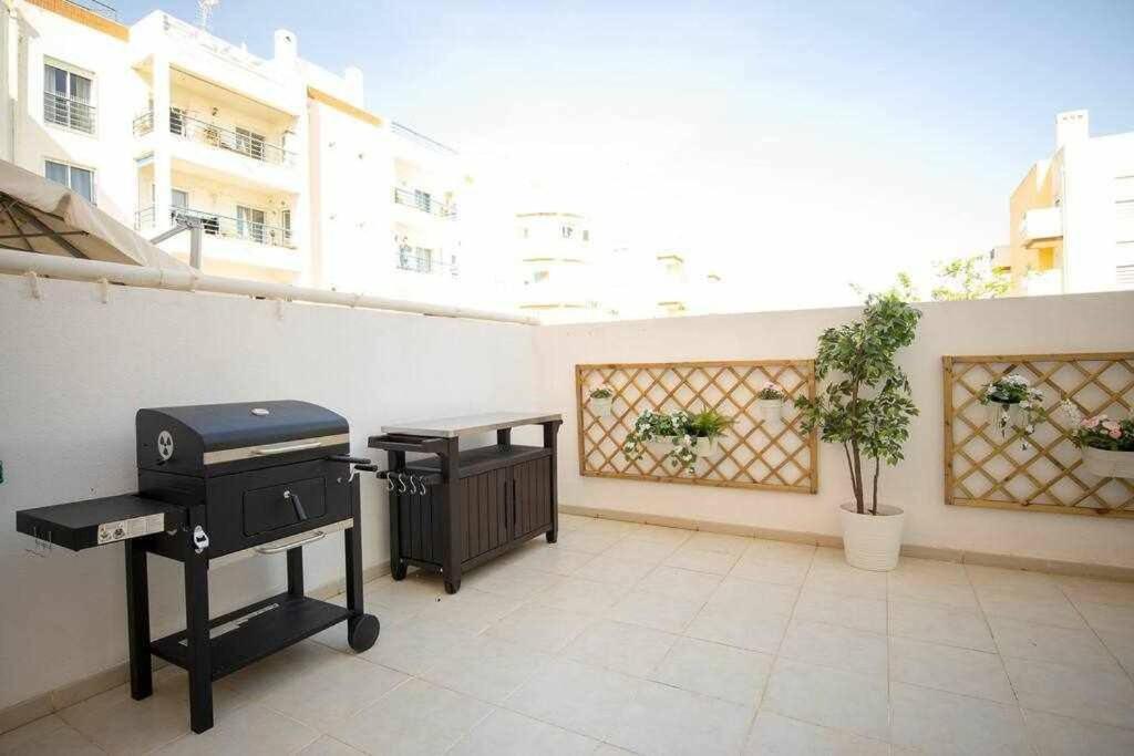 Modern 3br W/ Lg Terrace, Bbq, Ac & Parking *